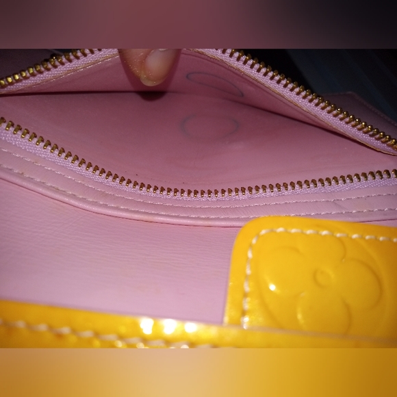 Sale ~ Louis Vuitton Vernis Walker Wallet Crossbody - 100% Authentic - Picture 6 of 9